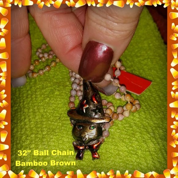 Witch Hat on Scary Cat - Picture 3 of 8